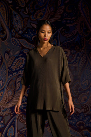 HIGH-LOW PLEAT TOP - dash and dot