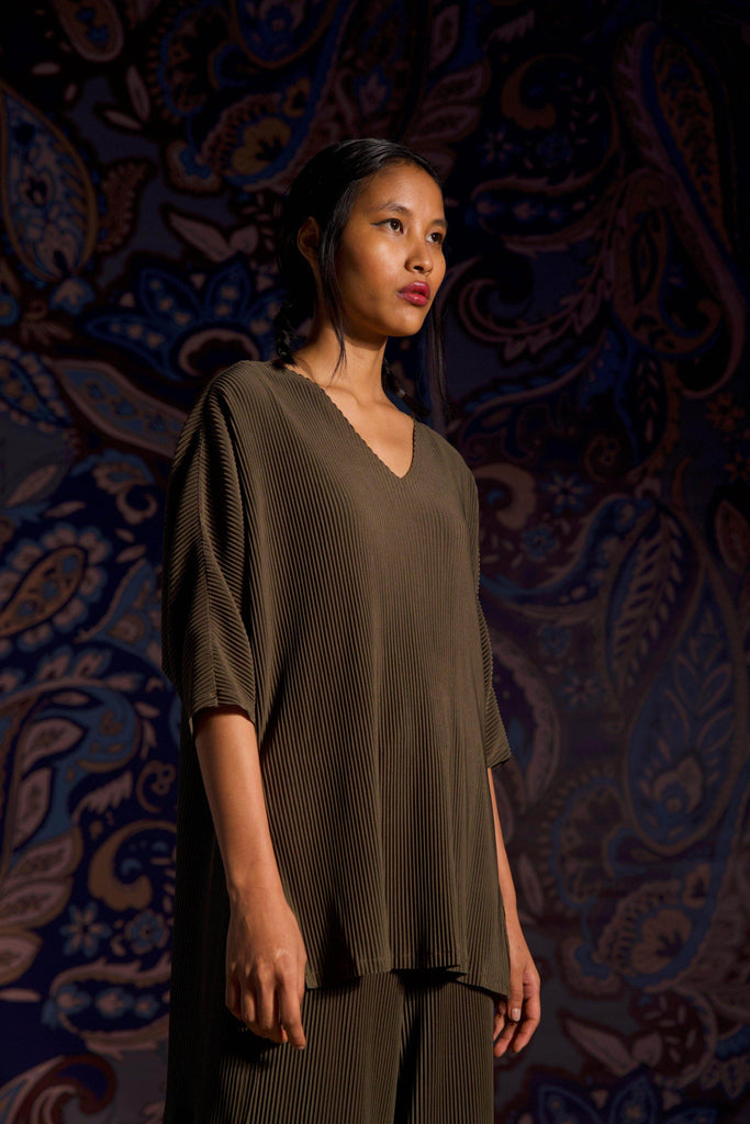 HIGH-LOW PLEAT TOP - dash and dot dash and dot