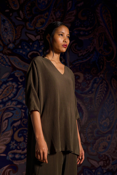 HIGH-LOW PLEAT TOP - dash and dot