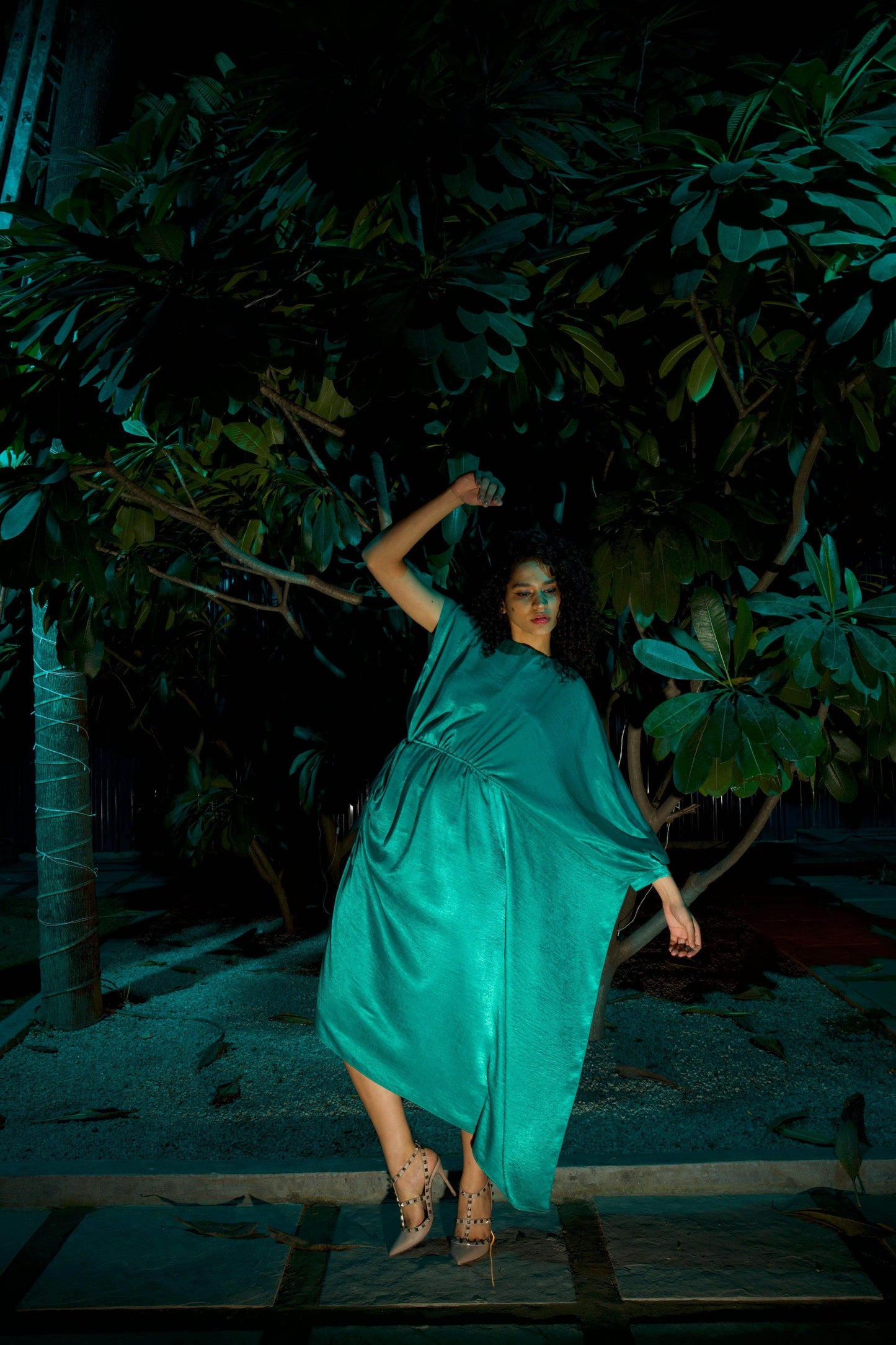 SINGLE SLEEVE DRAPED MIDI - dash and dot