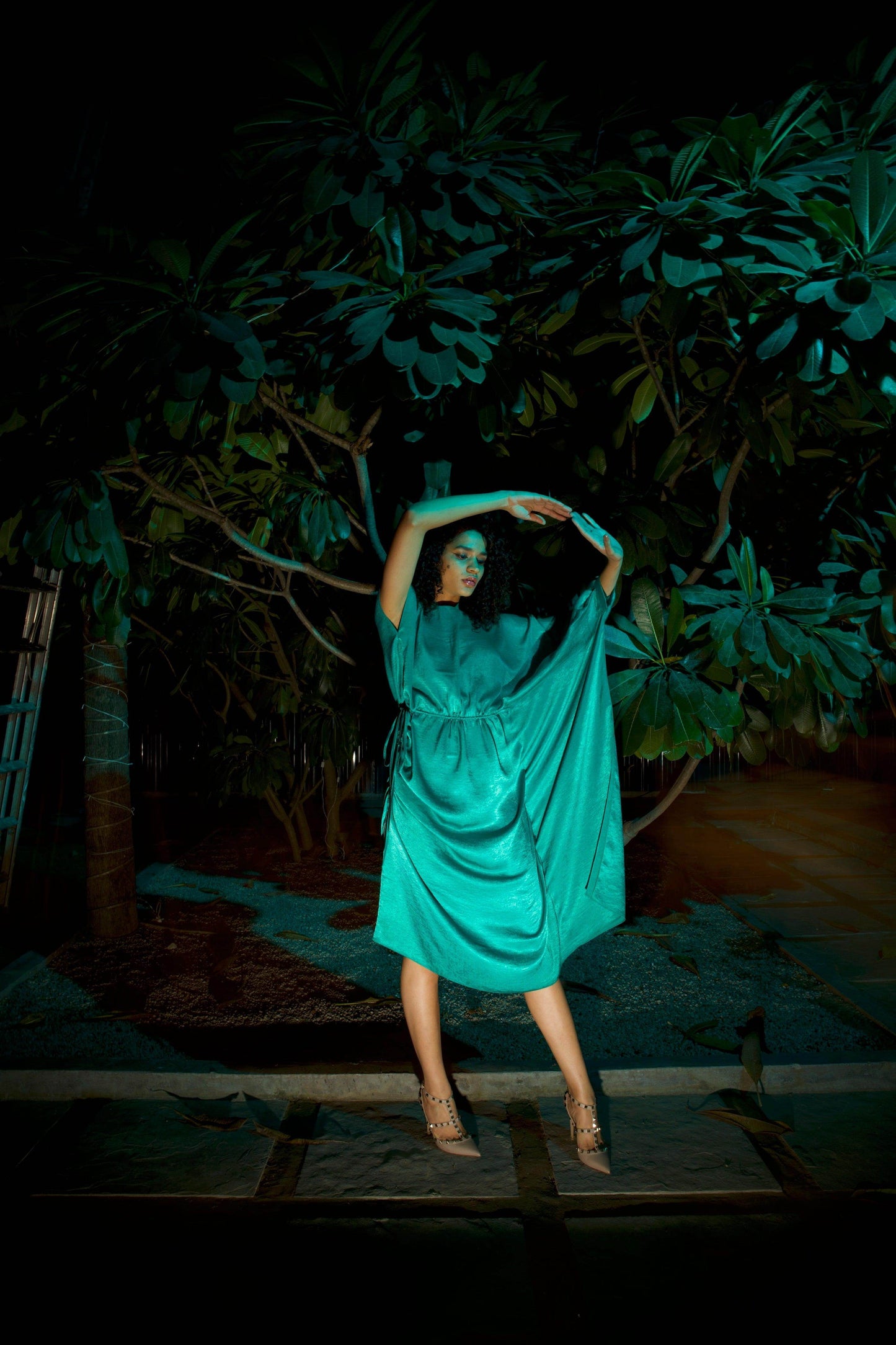 SINGLE SLEEVE DRAPED MIDI - dash and dot