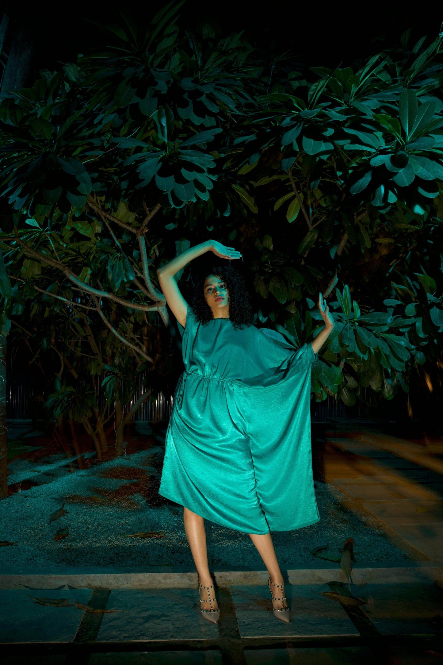 SINGLE SLEEVE DRAPED MIDI - dash and dot