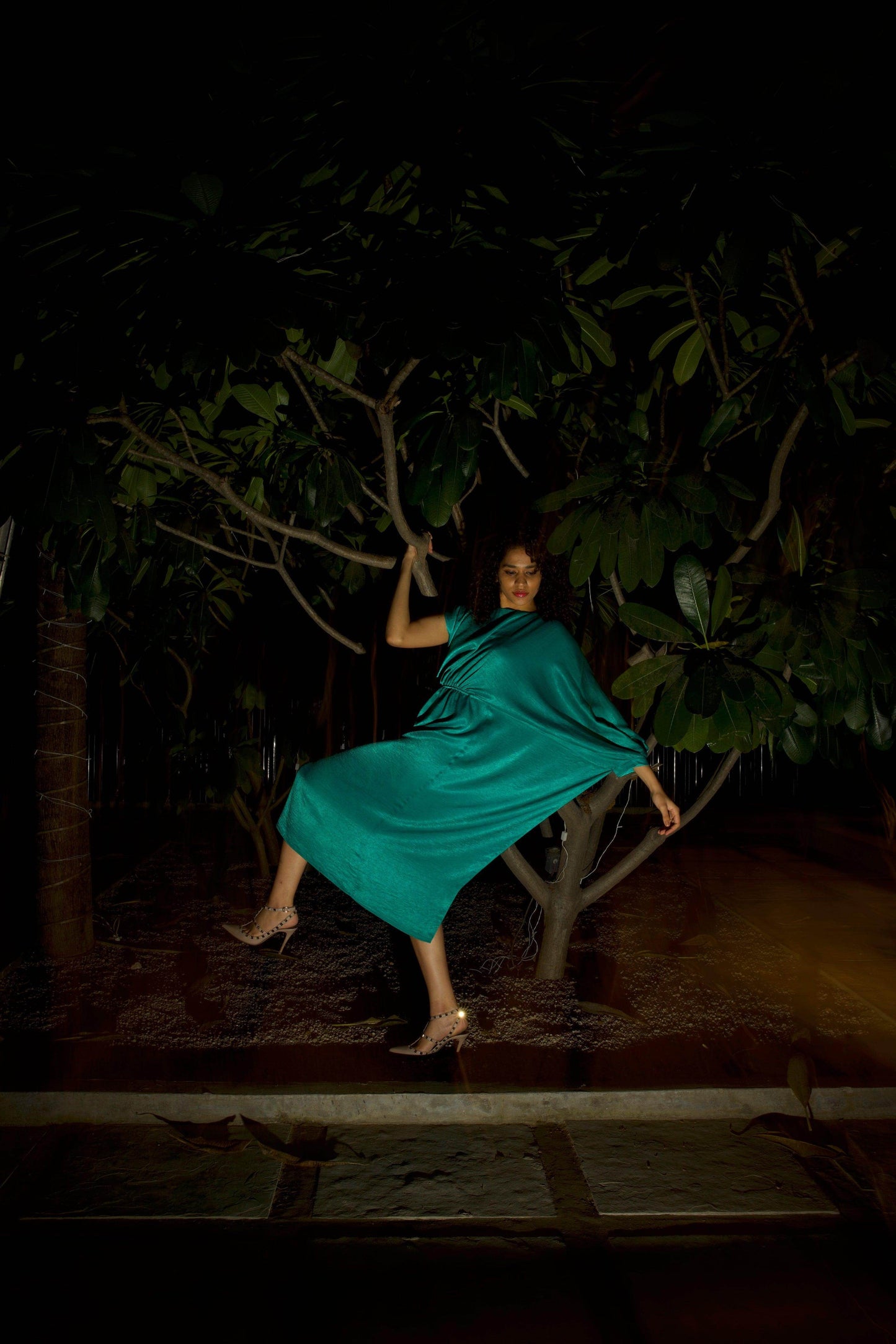 SINGLE SLEEVE DRAPED MIDI - dash and dot