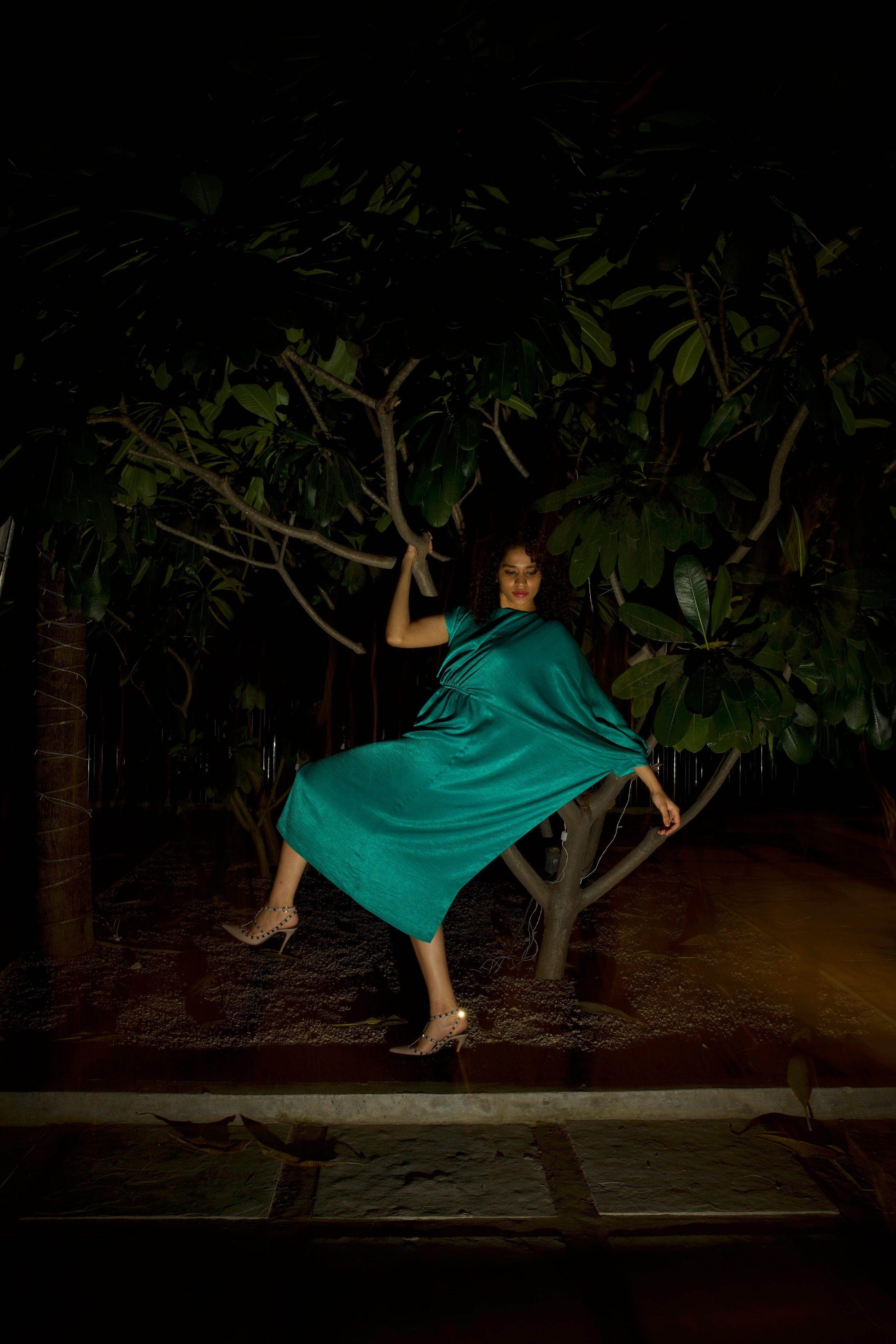 SINGLE SLEEVE DRAPED MIDI - dash and dot