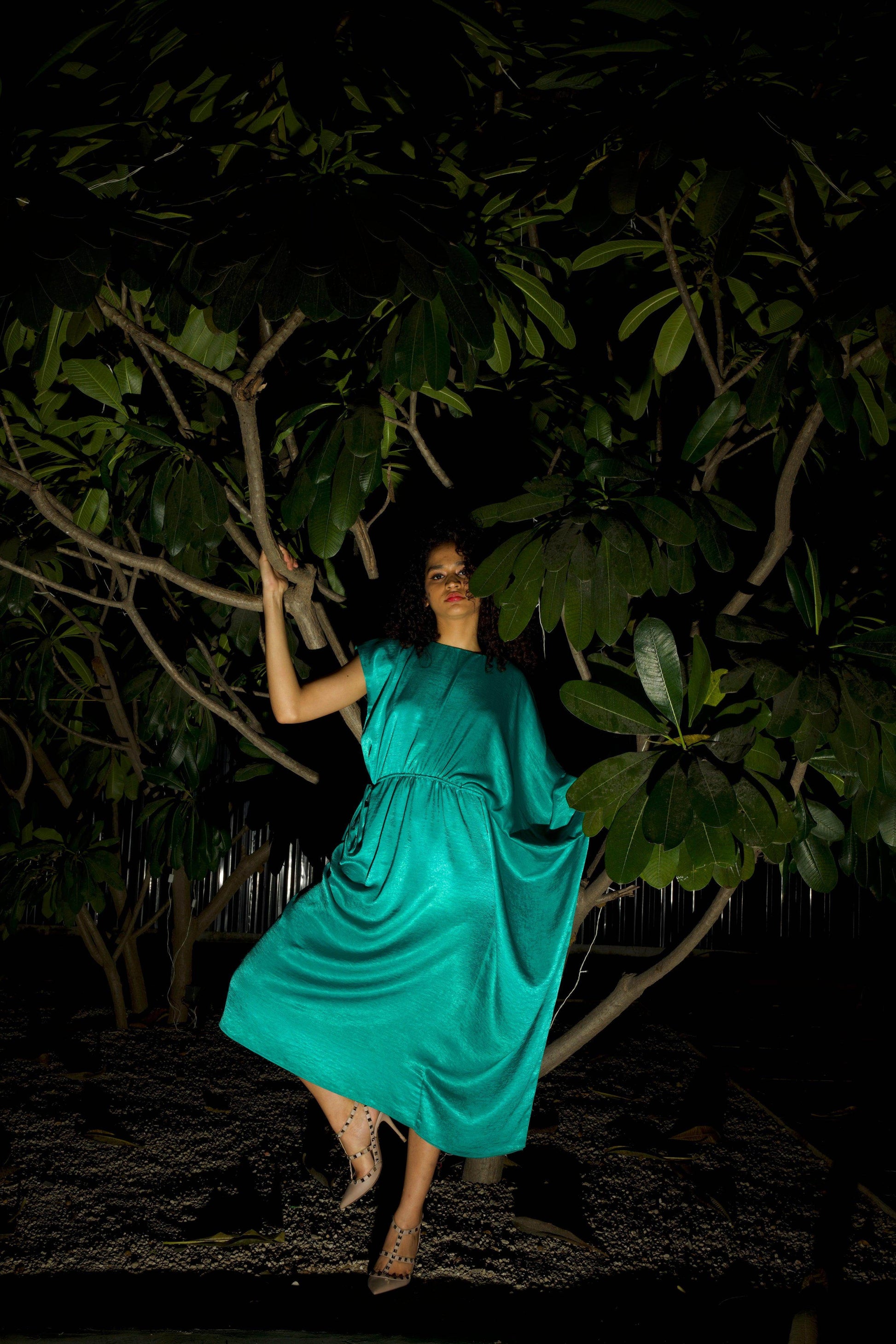 SINGLE SLEEVE DRAPED MIDI - dash and dot