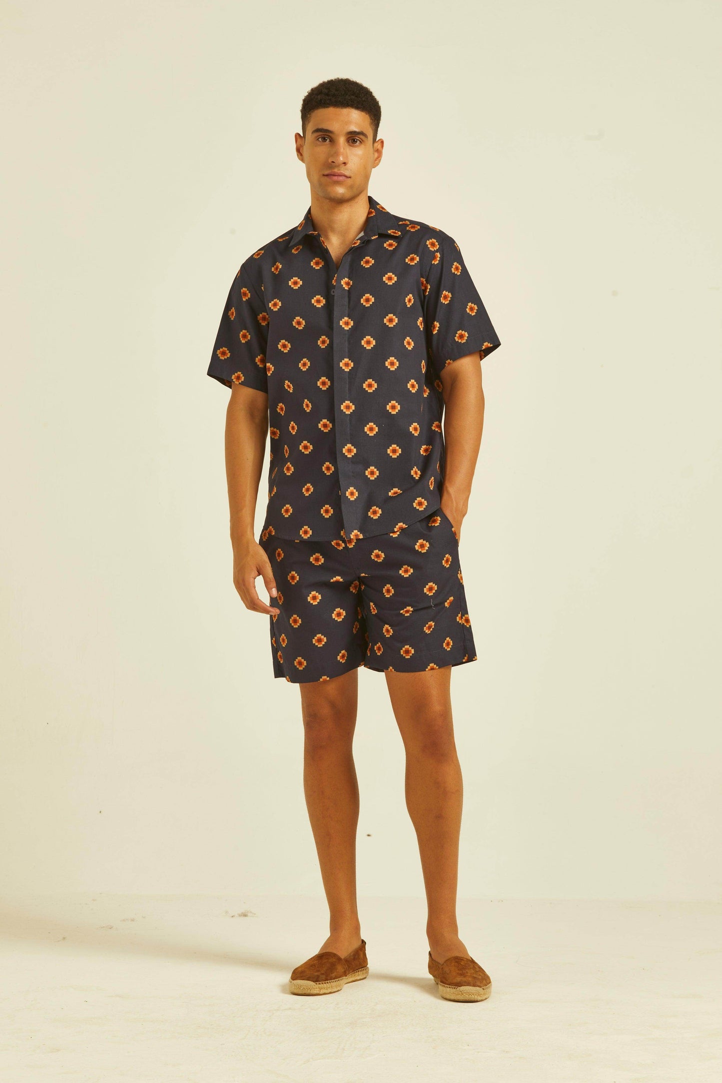 MULTI MOTIF SHORT - dash and dot