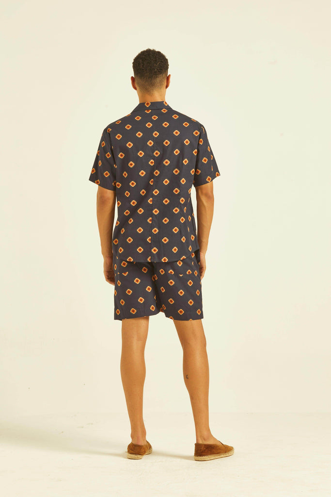 MULTI MOTIF SHORT - dash and dot dash and dot