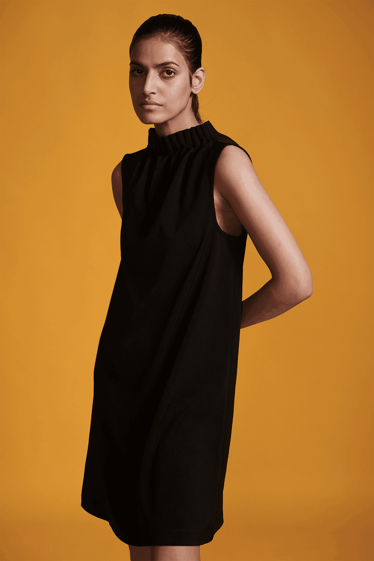 RUCHED NECK BASIC - dash and dot