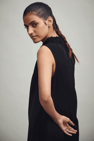 RUCHED NECK BASIC - dash and dot dash and dot