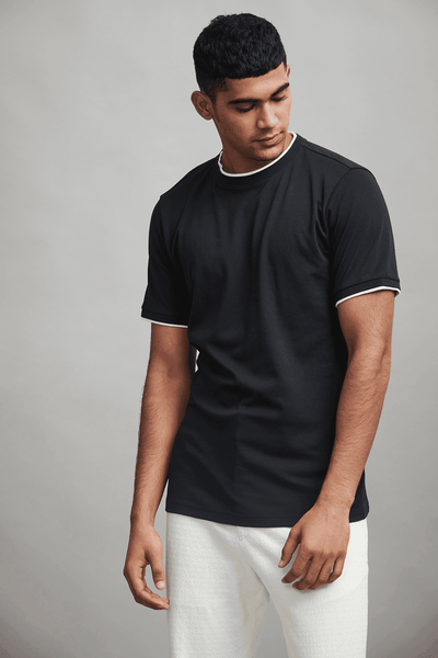 MINIMALIST-TEE - dash and dot