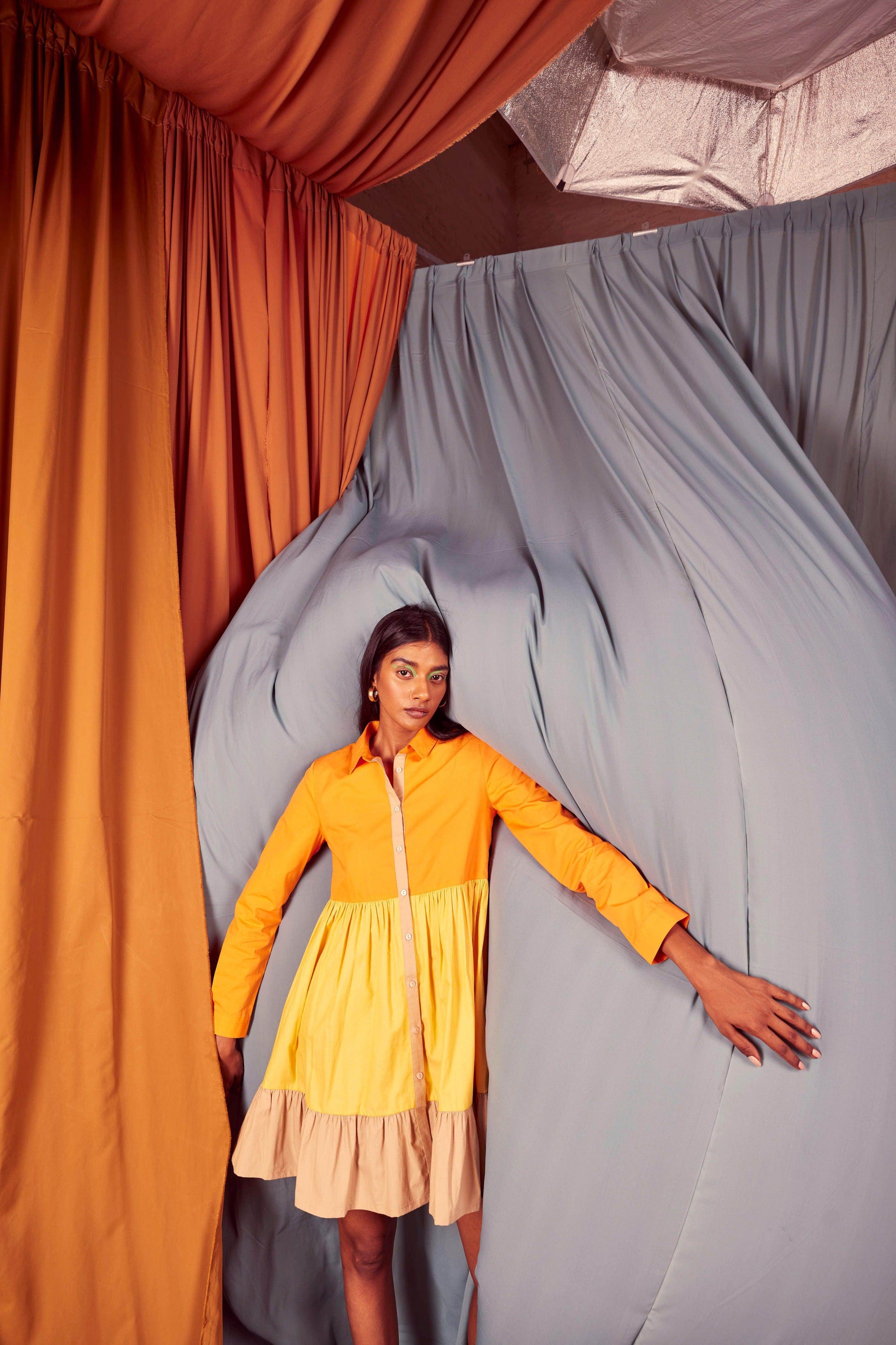 COLOR BLOCKED TIERED MINI - dash and dot