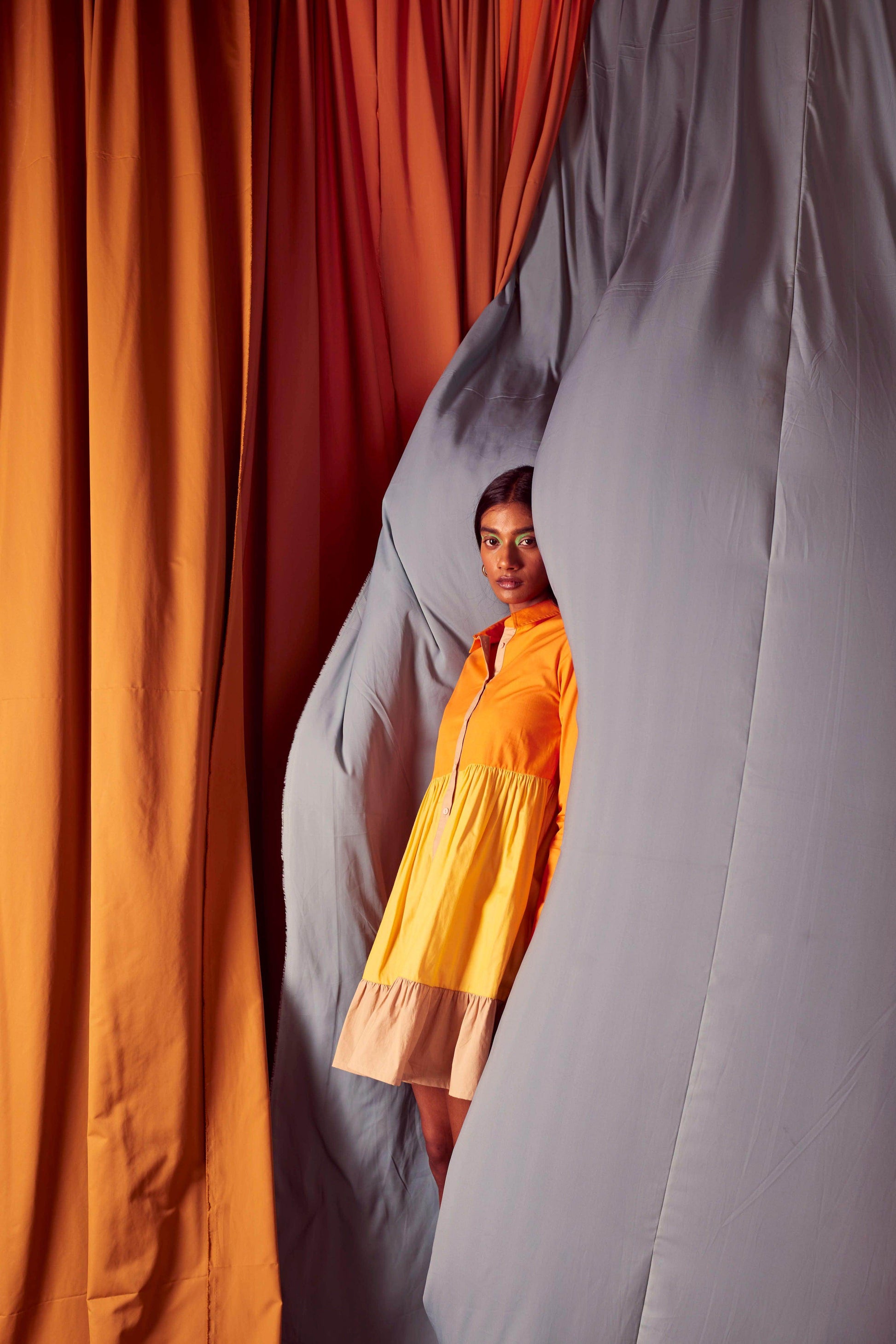 COLOR BLOCKED TIERED MINI - dash and dot